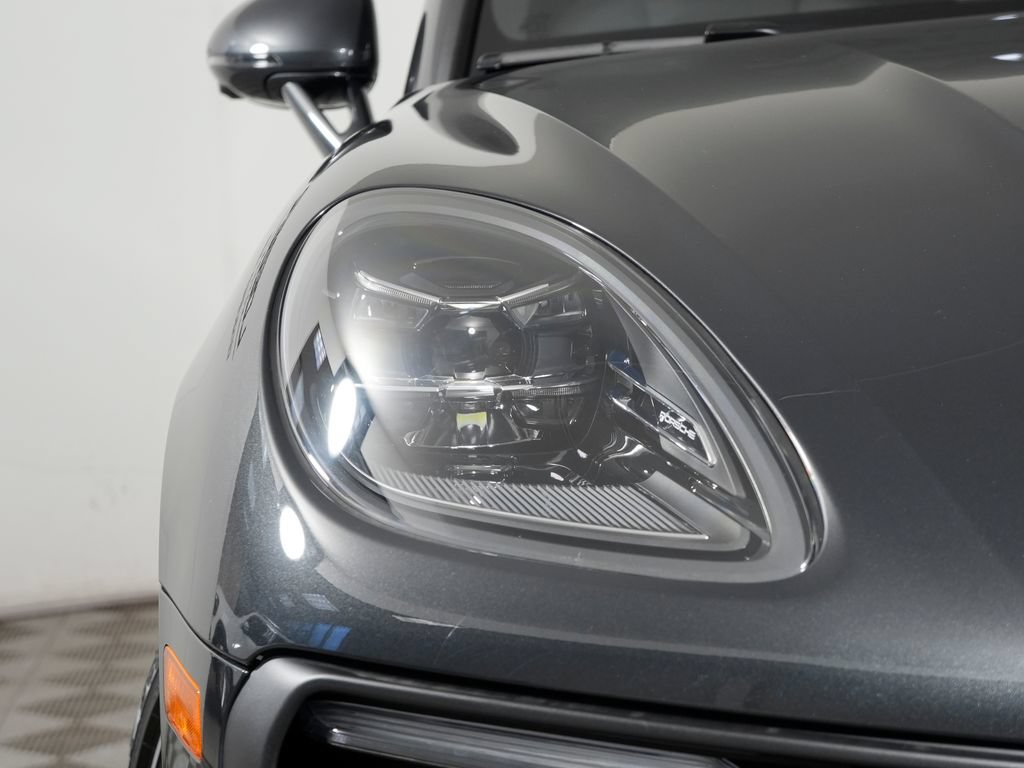 New 2026 Porsche Macan AWD/4WD image 11