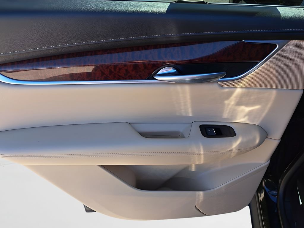 Used 2017 Cadillac XT5 Luxury w/ Driver Awareness Package image 8