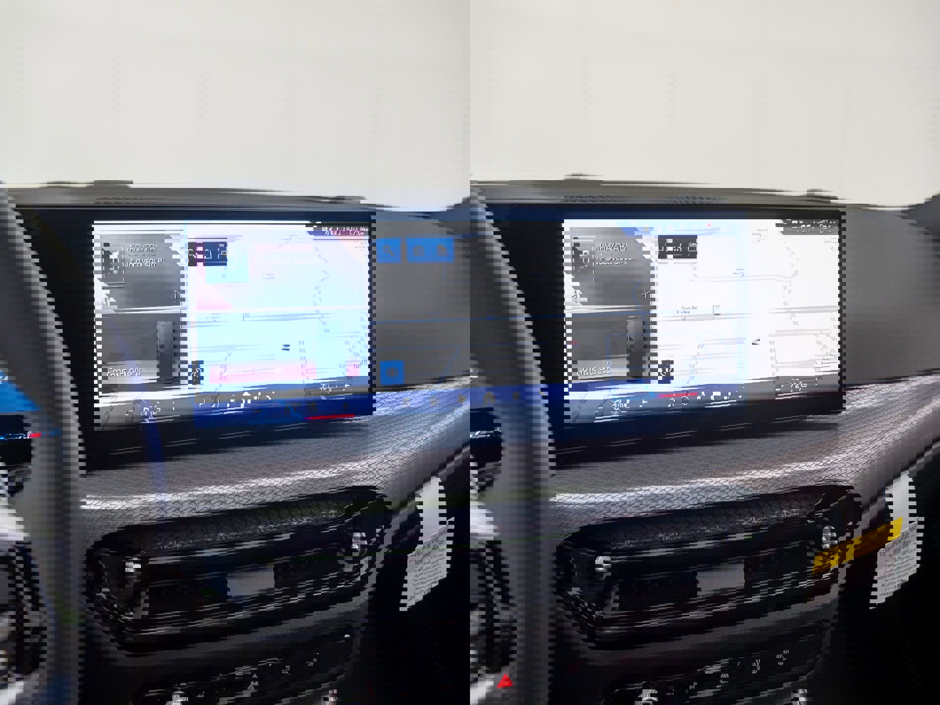 New 2025 BMW 330i xDrive Sedan w/ Convenience Package AWD/4WD image 23