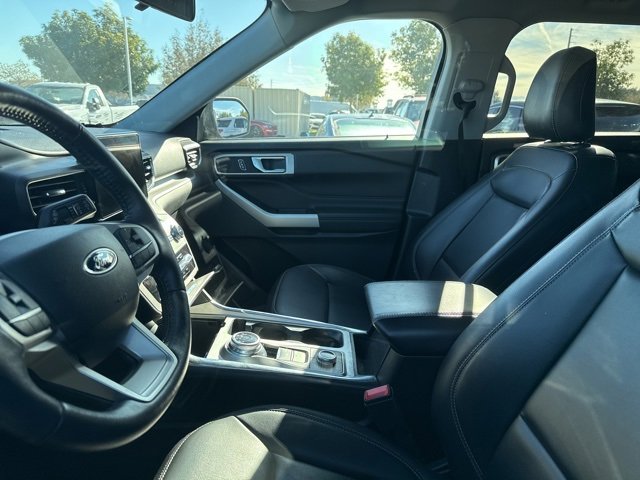 Used 2022 Ford Explorer XLT w/ Equipment Group 202A image 6