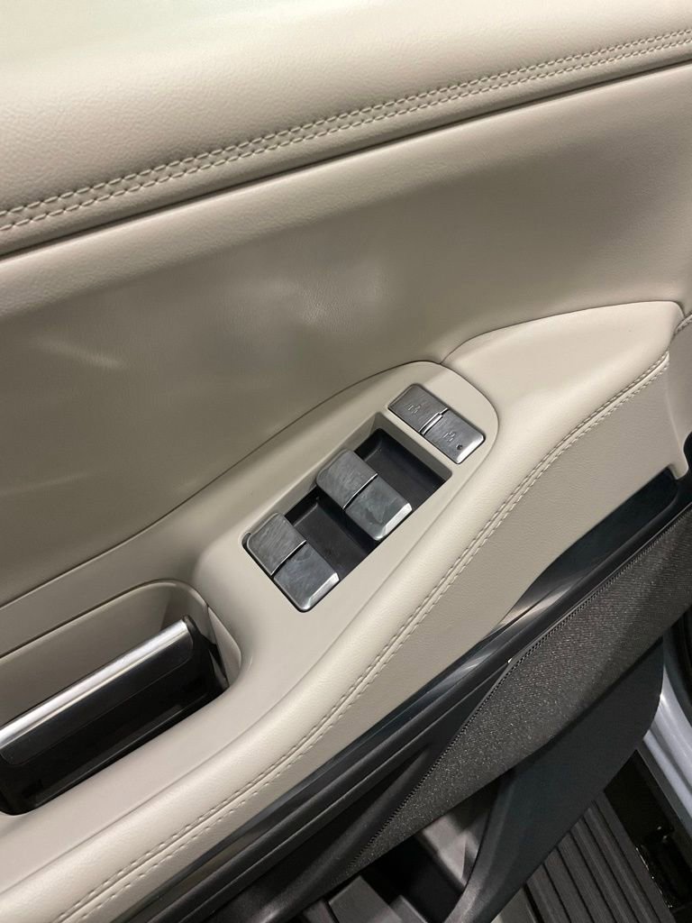 Used 2025 Lincoln Navigator Reserve image 7