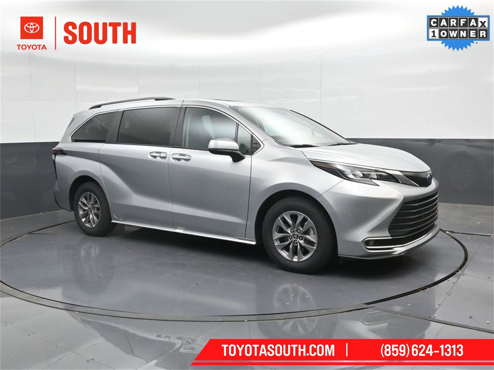 Used 2024 Toyota Sienna XLE image 4