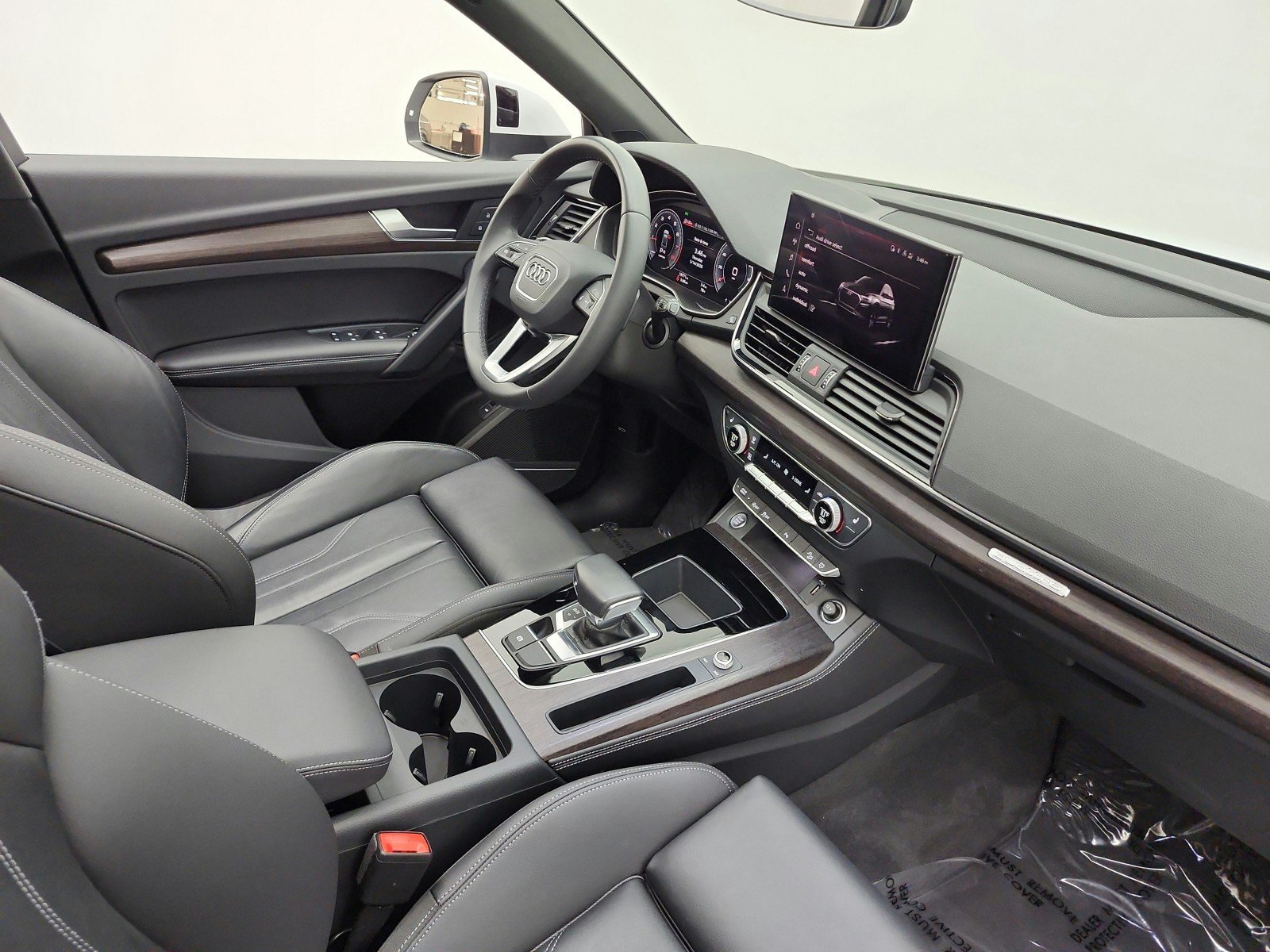 Used 2023 Audi Q5 2.0T Premium Plus w/ Premium Plus Package AWD/4WD image 18