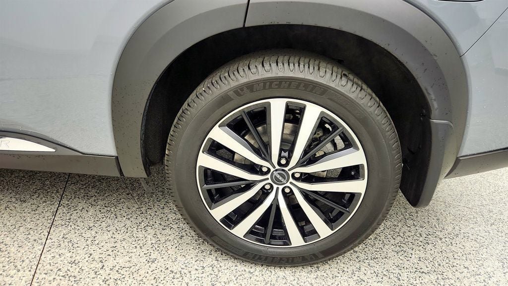 Used 2023 Nissan Pathfinder Platinum AWD/4WD image 9