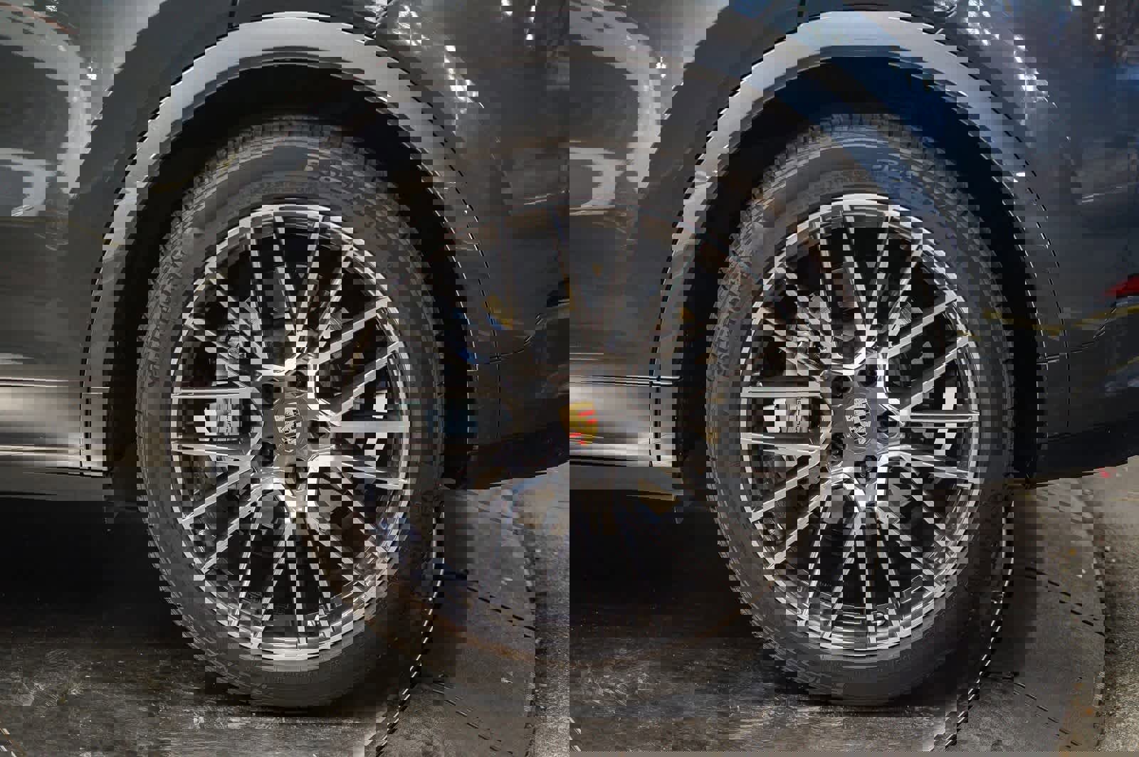 Used 2022 Porsche Cayenne Turbo image 9