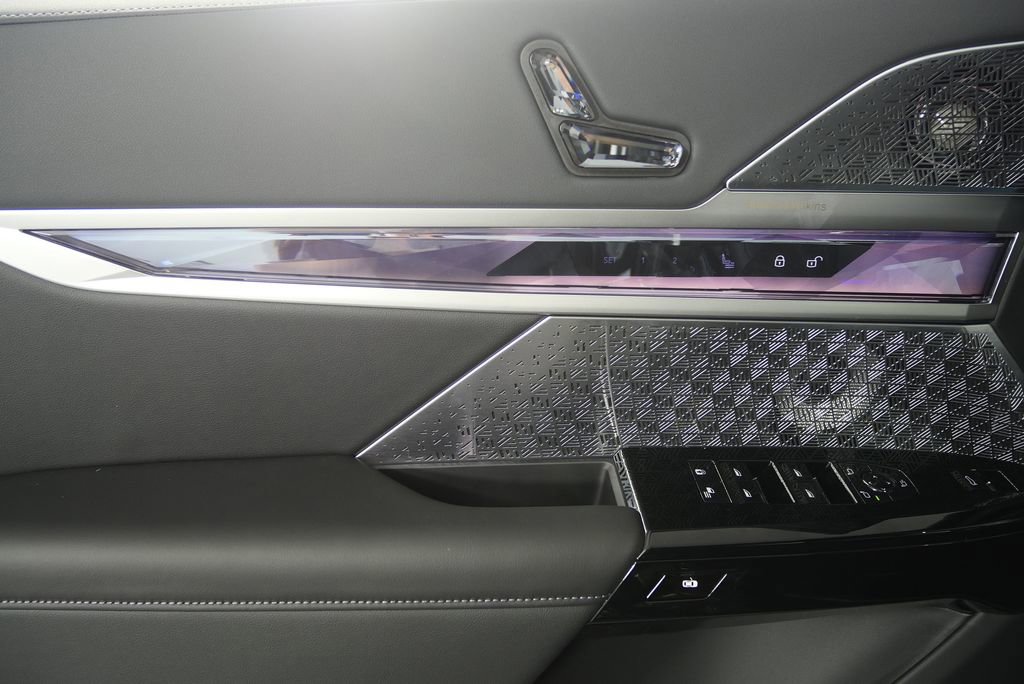 New 2026 BMW 760i xDrive w/ Executive Package image 9