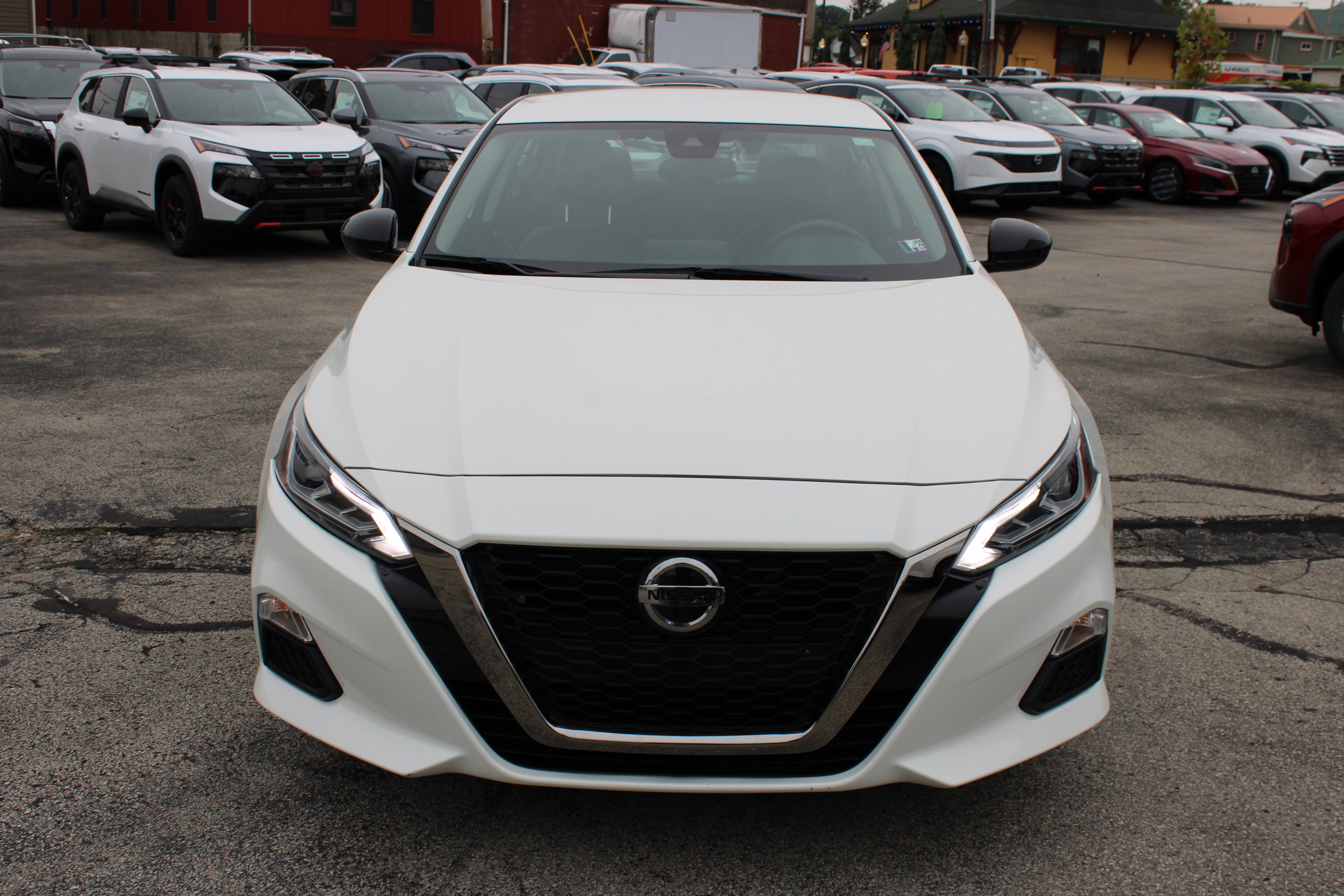 Certified 2022 Nissan Altima 2.5 SR image 9