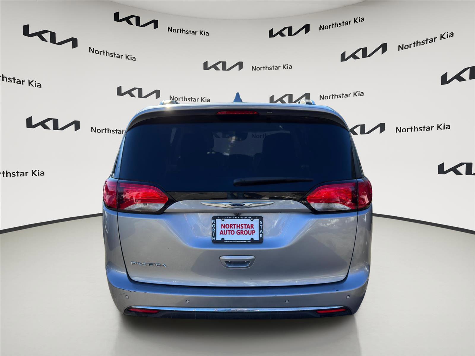 Used 2020 Chrysler Pacifica Touring-L Plus image 3