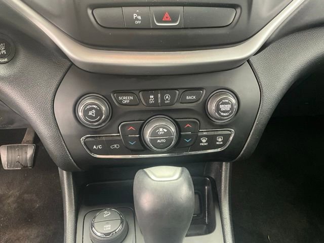 Used 2016 Jeep Cherokee Overland AWD/4WD image 8