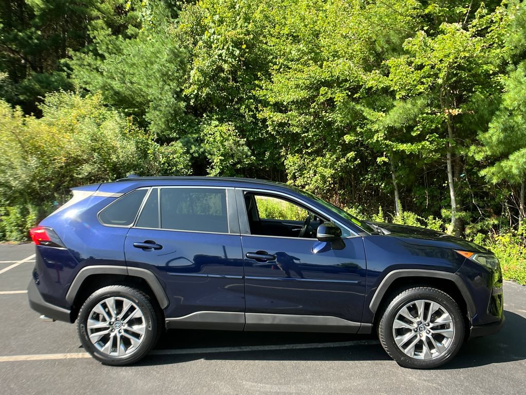 Used 2019 Toyota RAV4 XLE Premium w/ Cold Weather Package AWD/4WD image 6