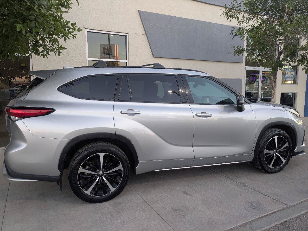 Used 2021 Toyota Highlander XSE FWD image 6