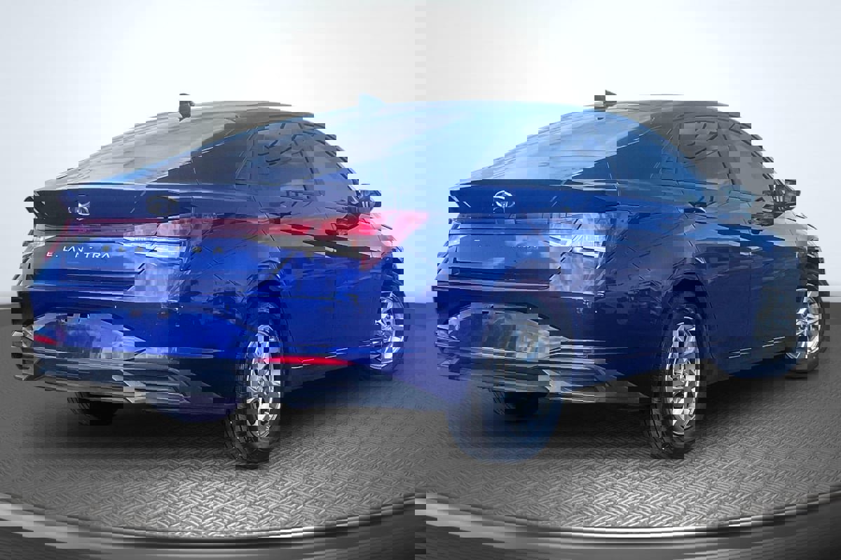 Used 2021 Hyundai Elantra SE image 13