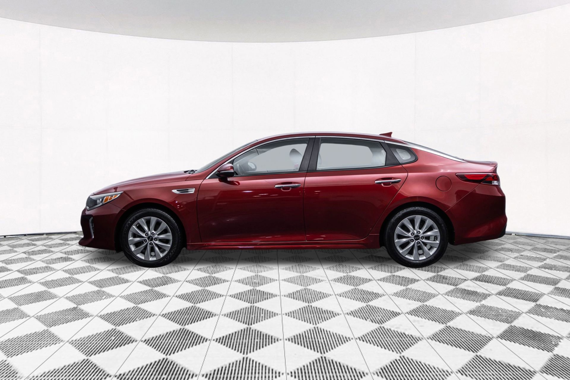 Used 2018 Kia Optima S image 7