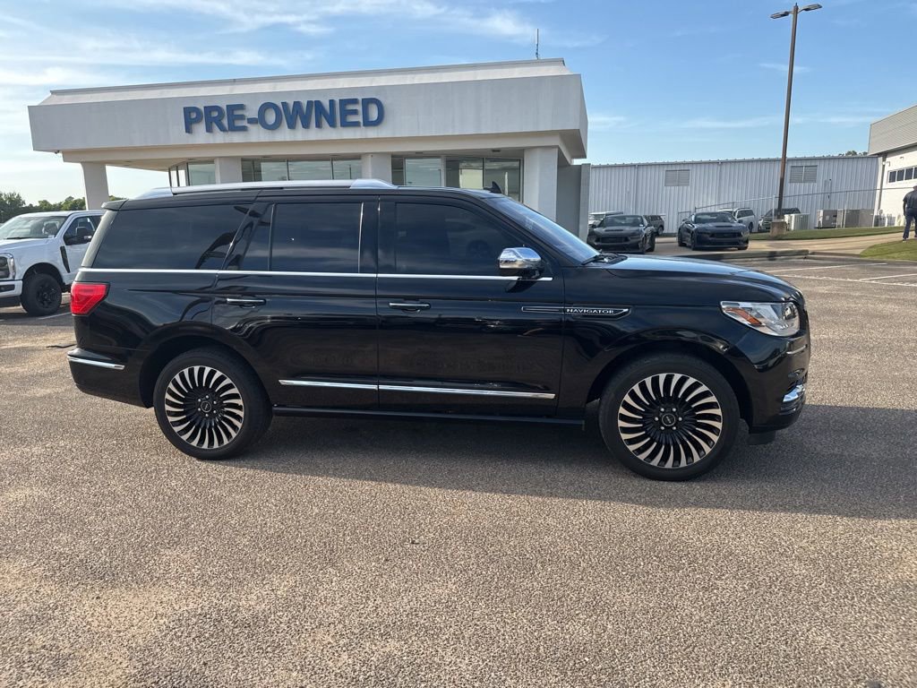 Used 2020 Lincoln Navigator Black Label w/ Cargo Convenience Package AWD/4WD image 19