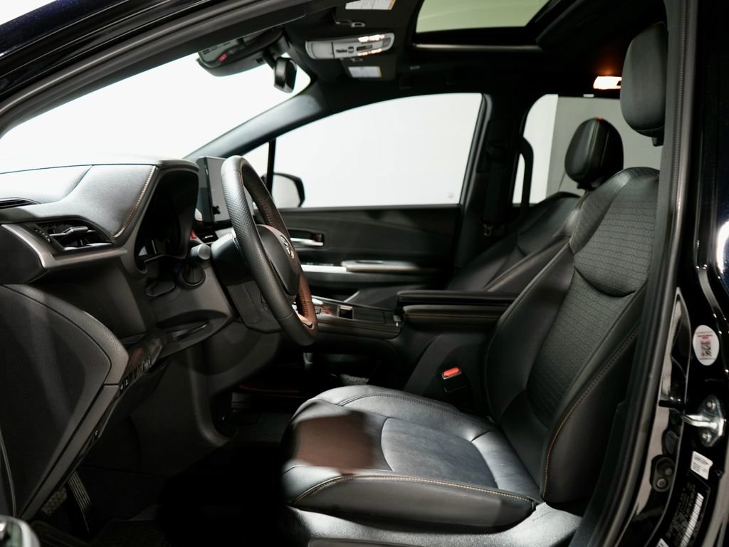 Used 2025 Toyota Sienna XLE Woodland Edition image 3