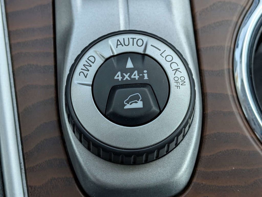 Used 2017 Nissan Pathfinder Platinum image 25