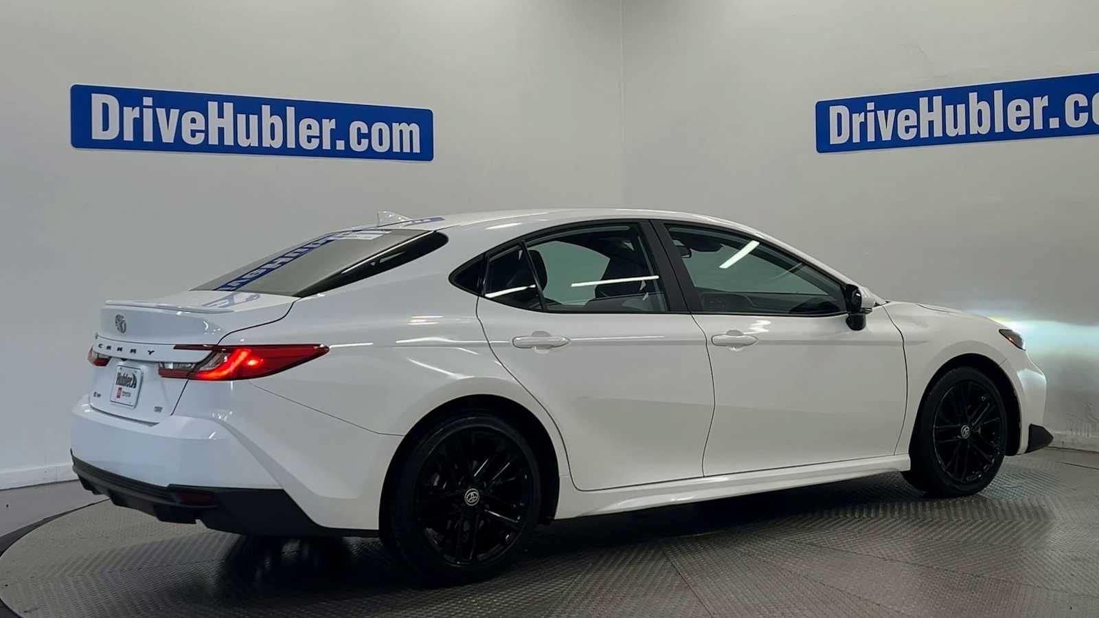 Used 2025 Toyota Camry SE FWD image 8