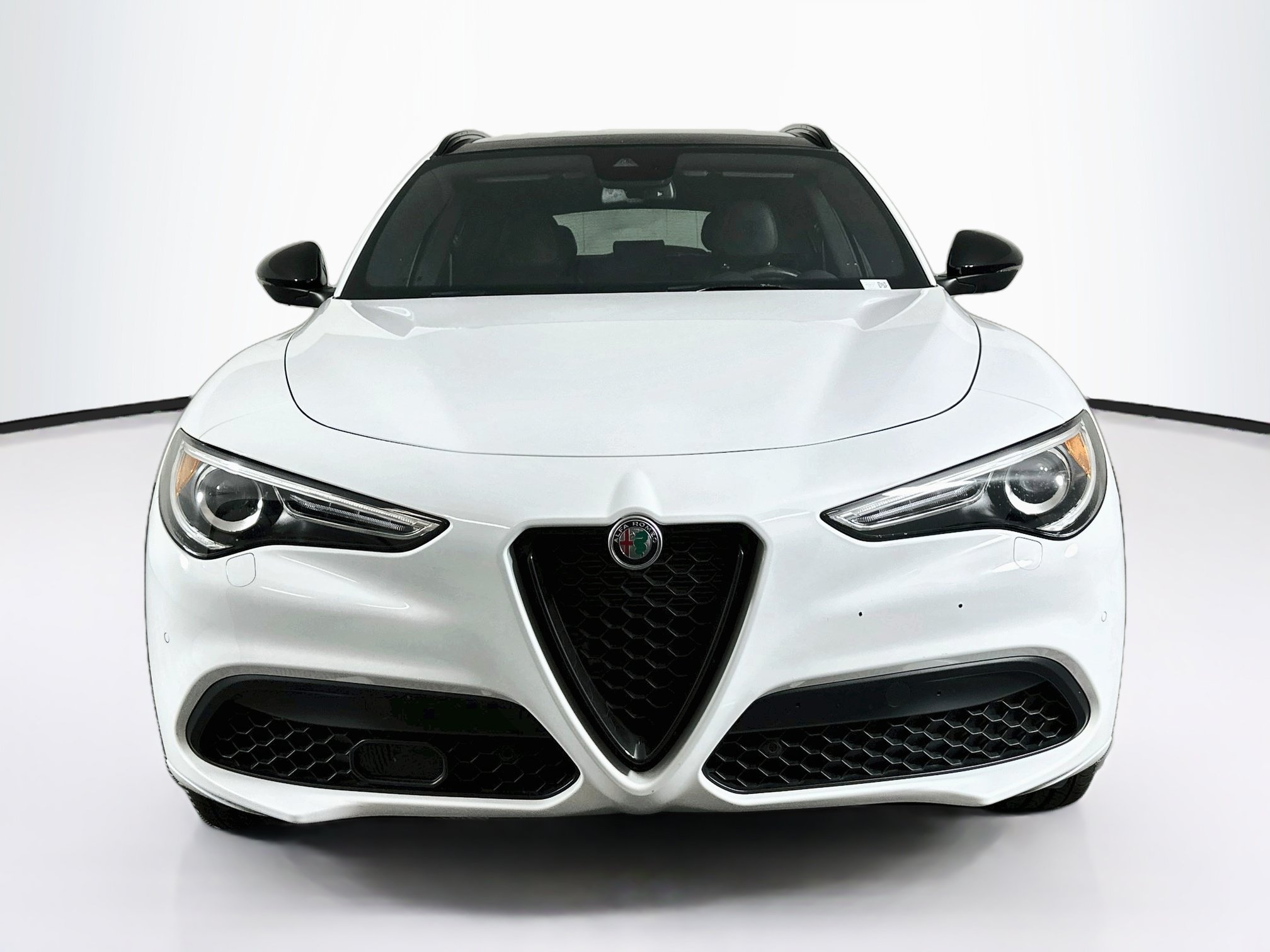 Used 2023 Alfa Romeo Stelvio Veloce AWD/4WD image 2
