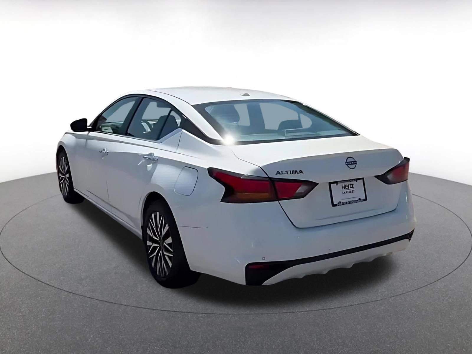 Used 2025 Nissan Altima 2.5 SV FWD image 11