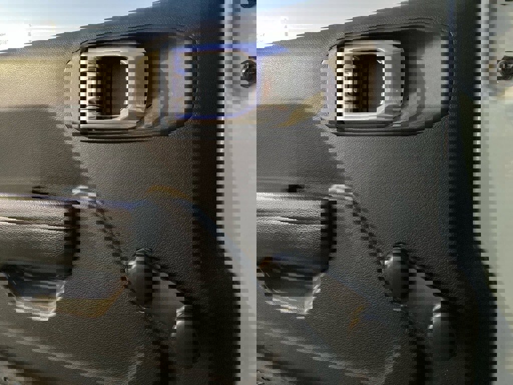 Used 2023 Jeep Gladiator Sport w/ Off Road Group image 13