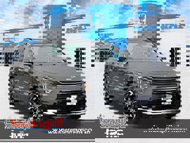 Used 2024 Kia Niro SX Touring image 1