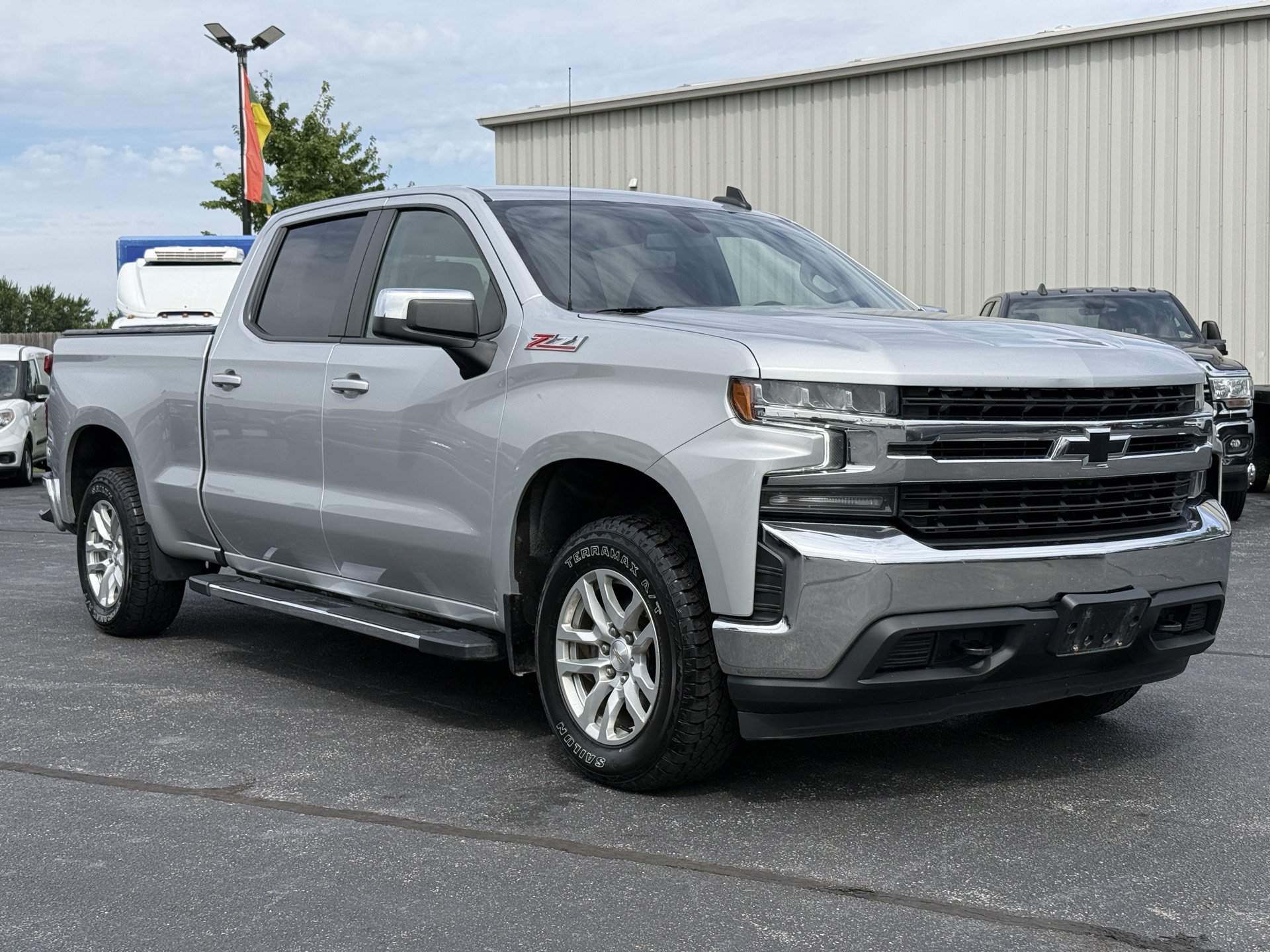 Used 2021 Chevrolet Silverado 1500 LT w/ Z71 Off-Road Package AWD/4WD image 2