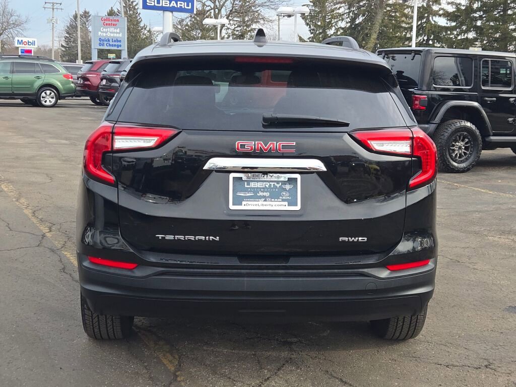 Used 2024 GMC Terrain SLE w/ Driver Convenience Package image 15