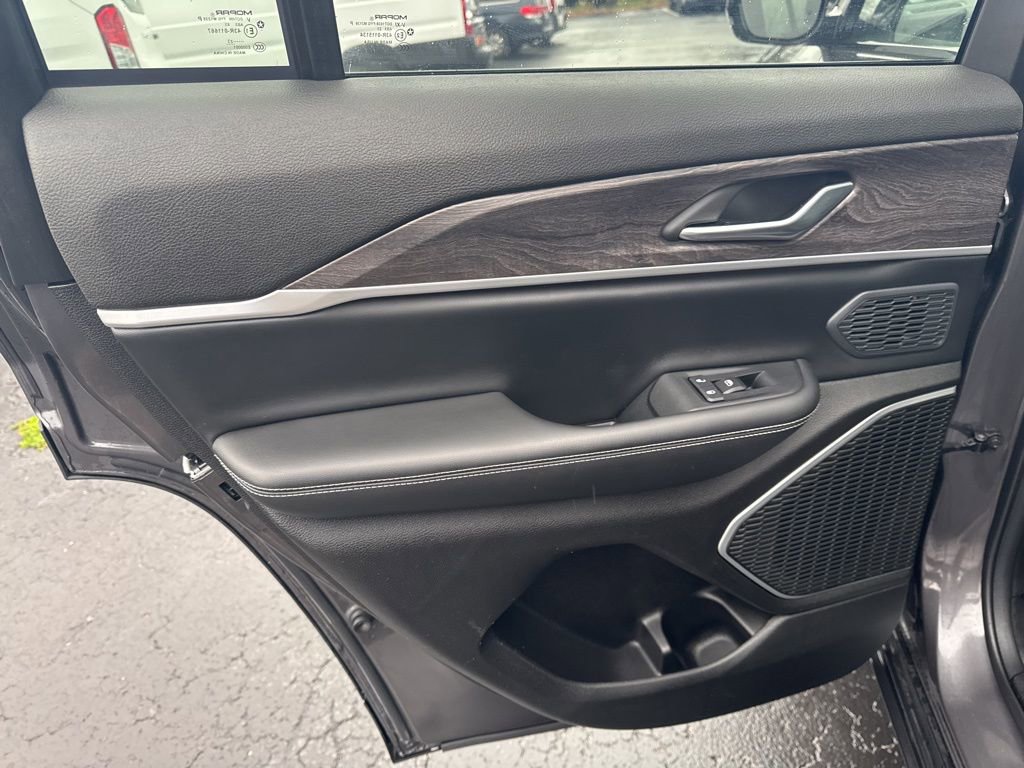 Used 2023 Jeep Grand Cherokee 4WD 4xe image 32