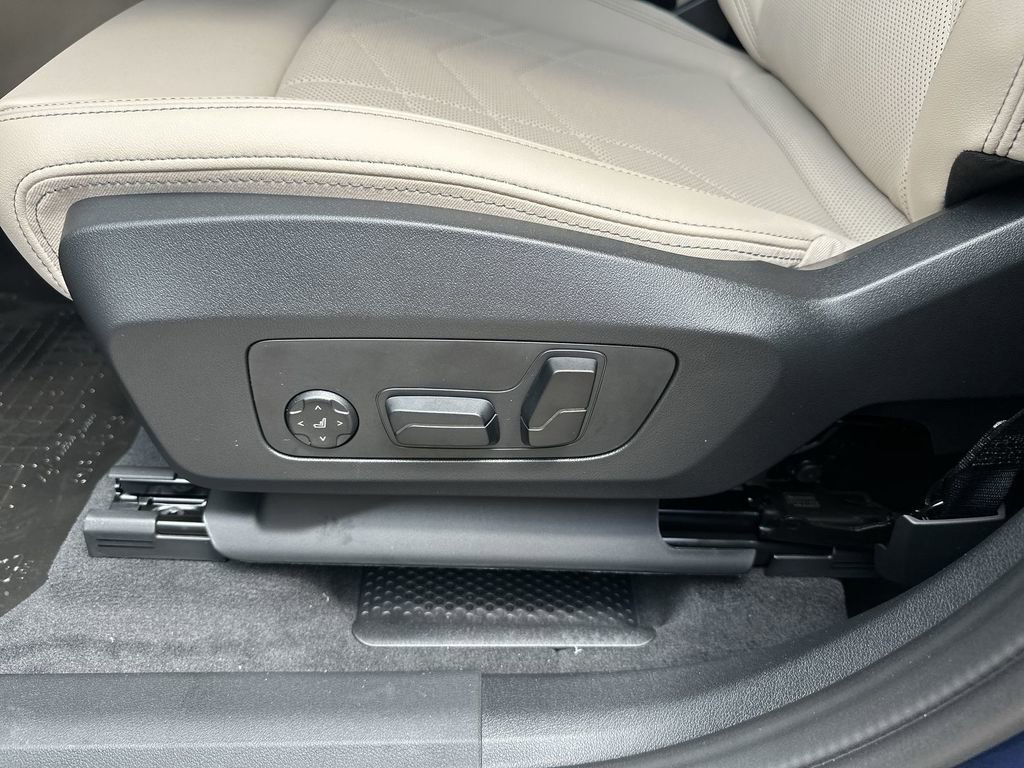 Used 2025 BMW X1 xDrive28i AWD/4WD image 15