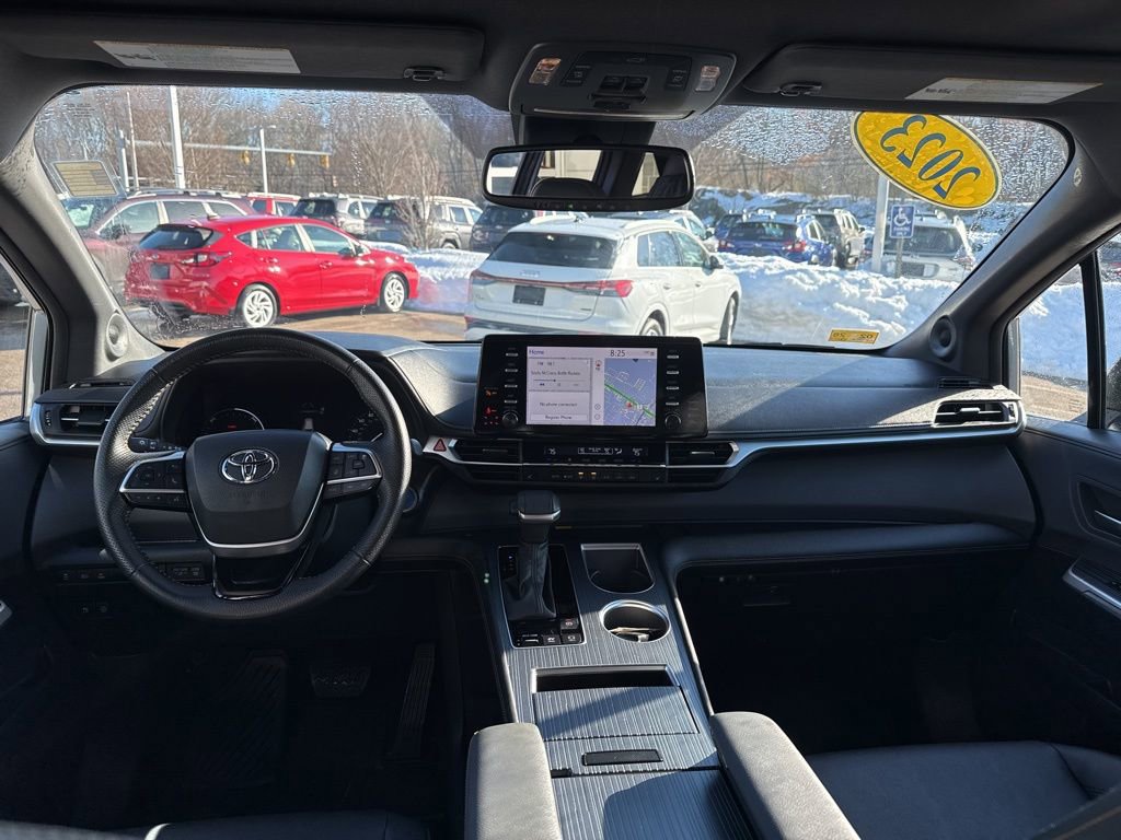 Used 2023 Toyota Sienna XLE Woodland Edition image 8