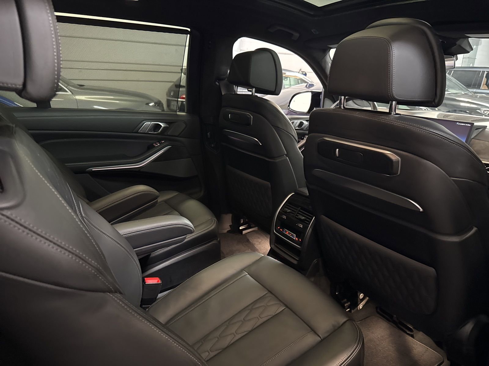 Used 2023 BMW X7 M60i w/ Executive Package image 33