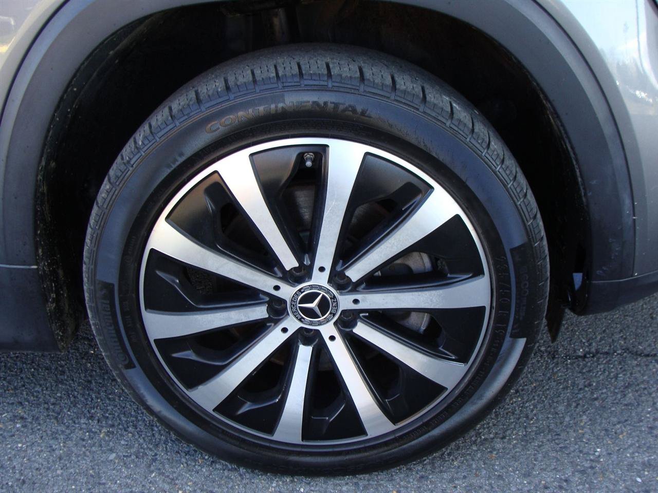 Used 2020 Mercedes-Benz GLB 250 4MATIC w/ Premium Package image 40