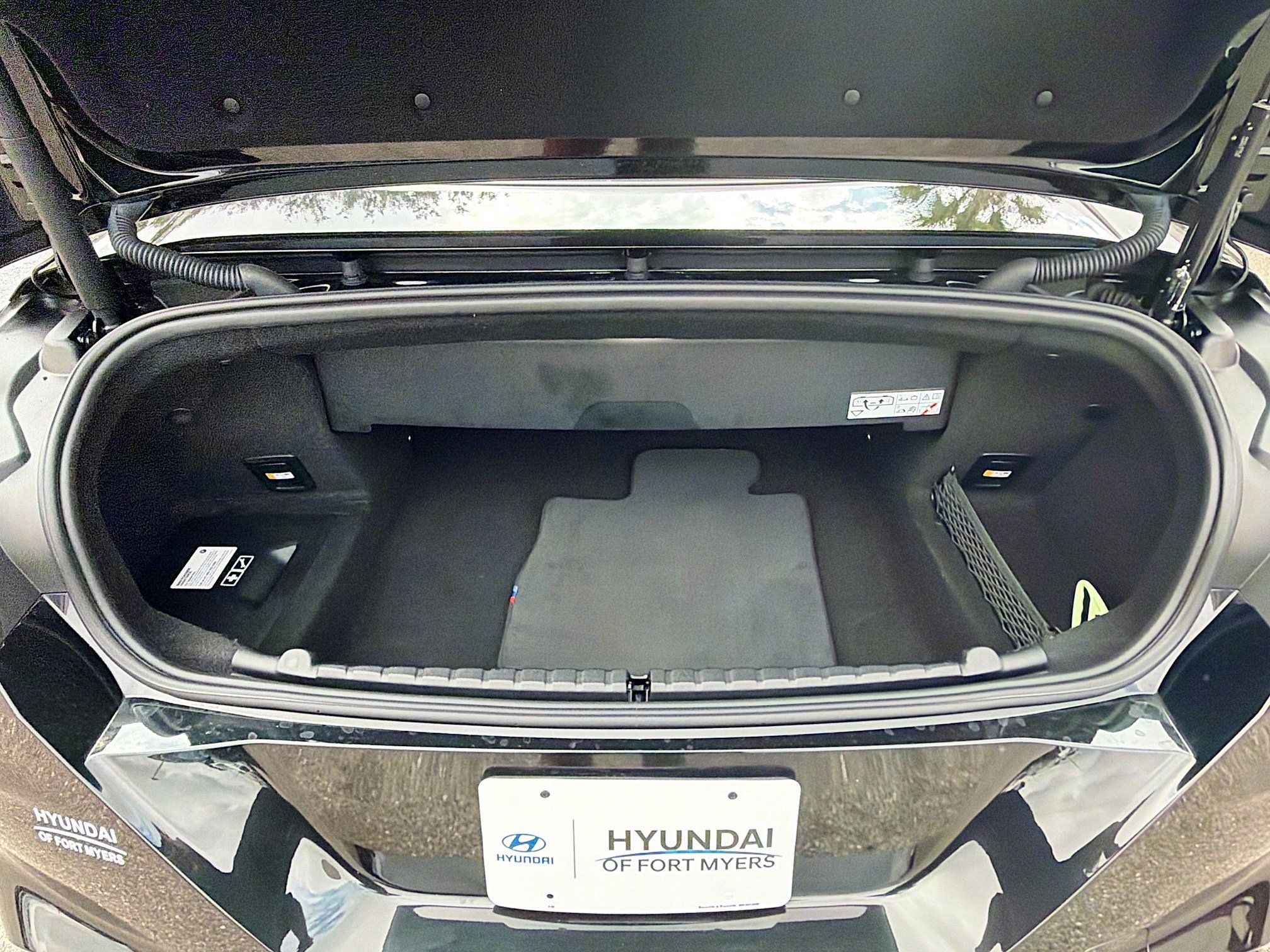 Used 2020 BMW M8 Convertible w/ Driving Assistance Package image 12