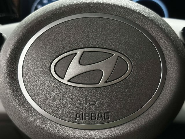 Used 2025 Hyundai Elantra SEL FWD image 29