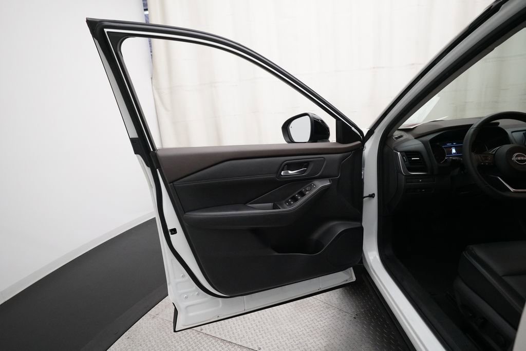 Certified 2023 Nissan Rogue SV w/ SV Premium B Package AWD/4WD image 28