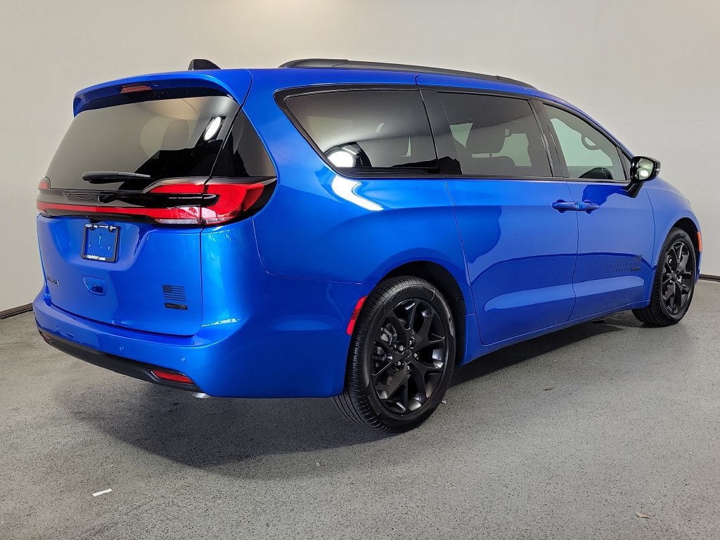 New 2027 Chrysler Pacifica Select FWD image 6