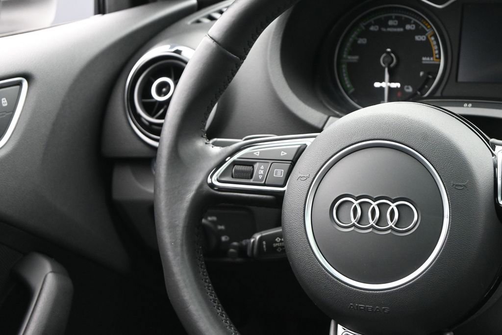 Used 2016 Audi A3 e-tron Premium Plus w/ Premium Plus Package FWD image 29