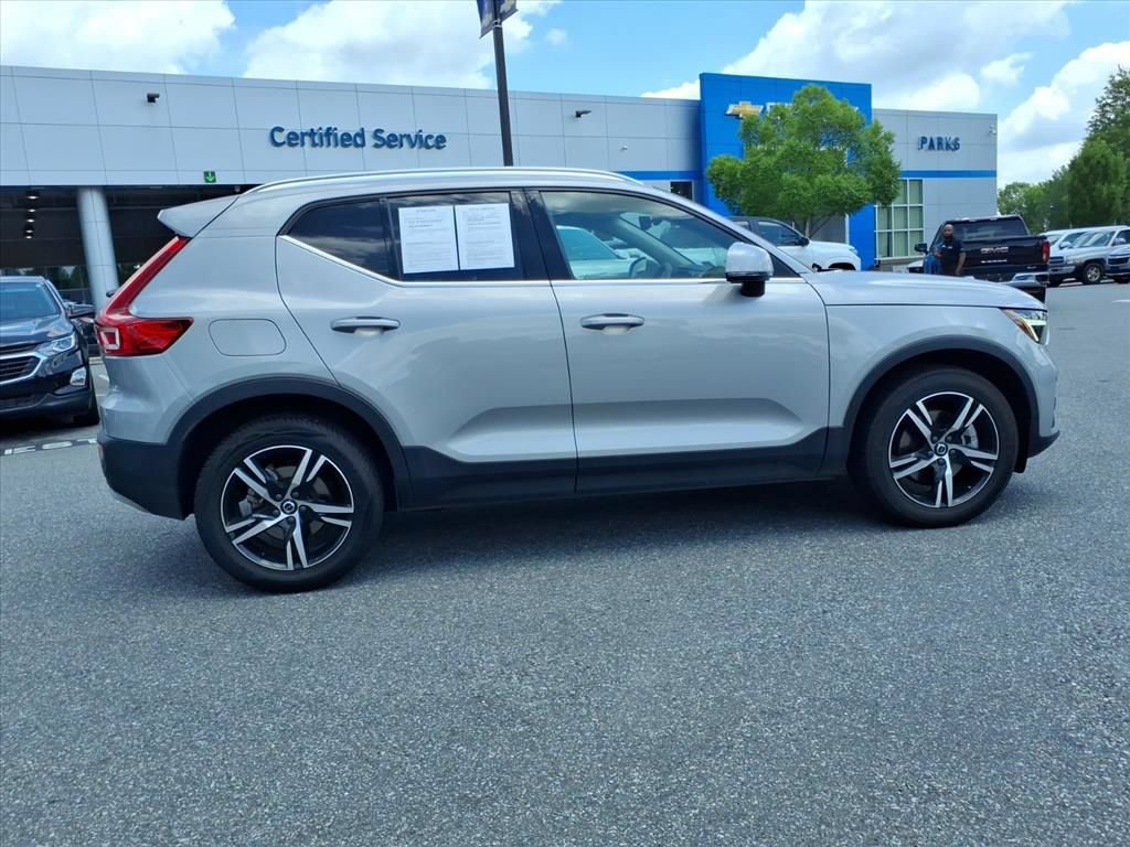 Used 2023 Volvo XC40 B5 Plus AWD/4WD image 30
