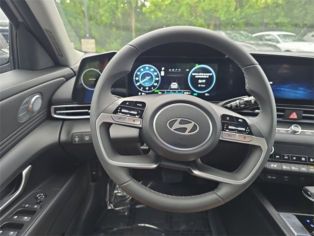 New 2025 Hyundai Elantra Limited image 14