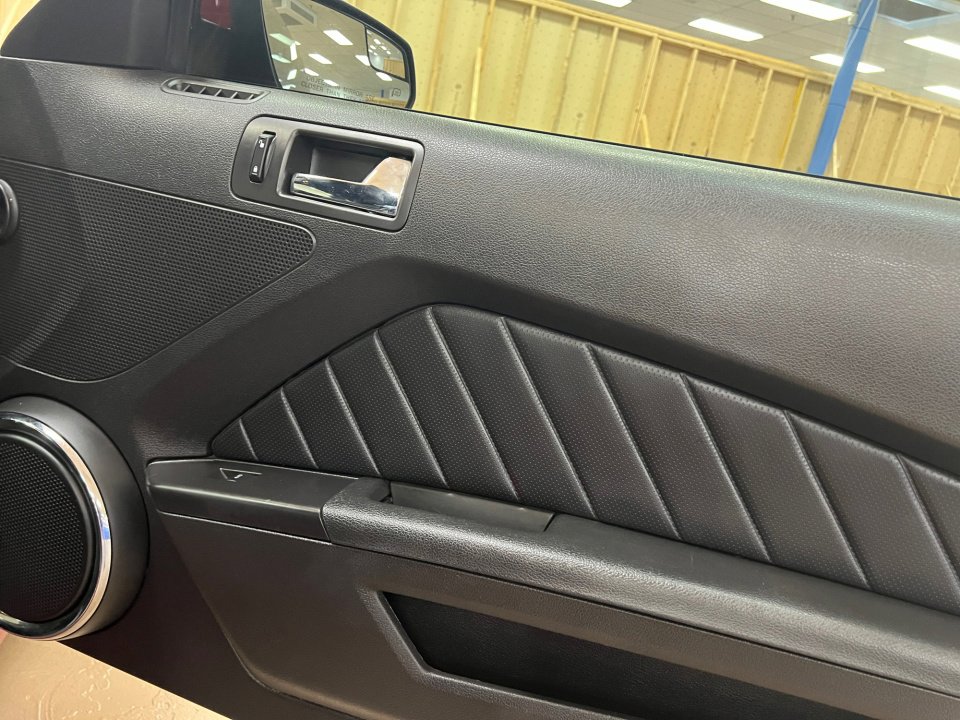 Used 2013 Ford Mustang GT Premium w/ Comfort Pkg image 33