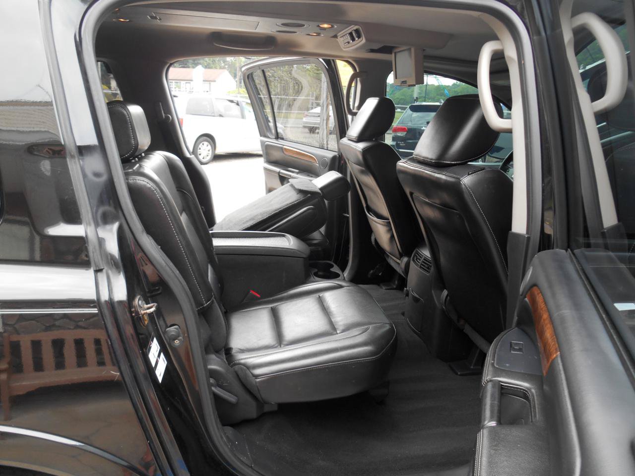 Used 2011 Nissan Armada Platinum w/ 2nd Row Captain Seat Pkg AWD/4WD image 12