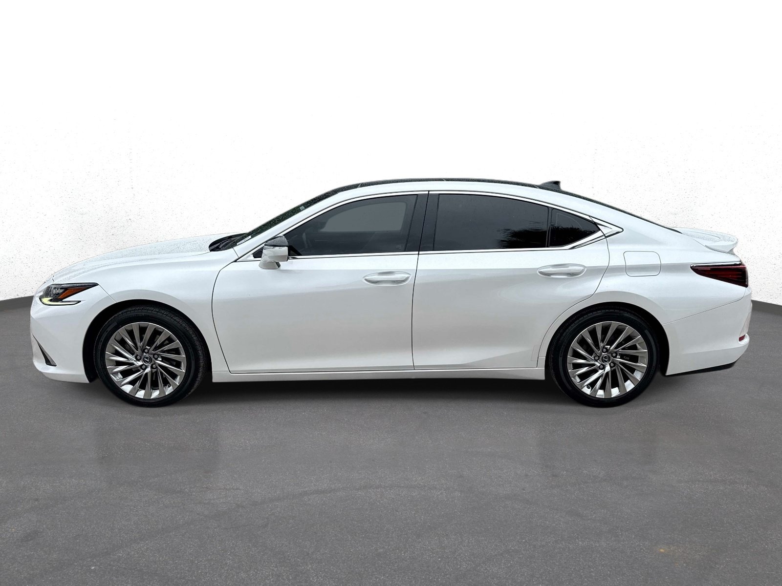 Certified 2022 Lexus ES 350 Ultra Luxury w/ Accessory Package 2 FWD image 6