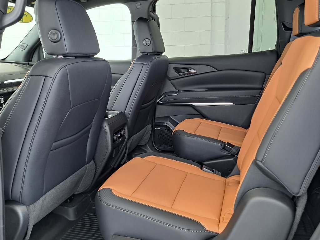 New 2027 Chevrolet Traverse Z71 w/ Enhanced Driving Package AWD/4WD image 13