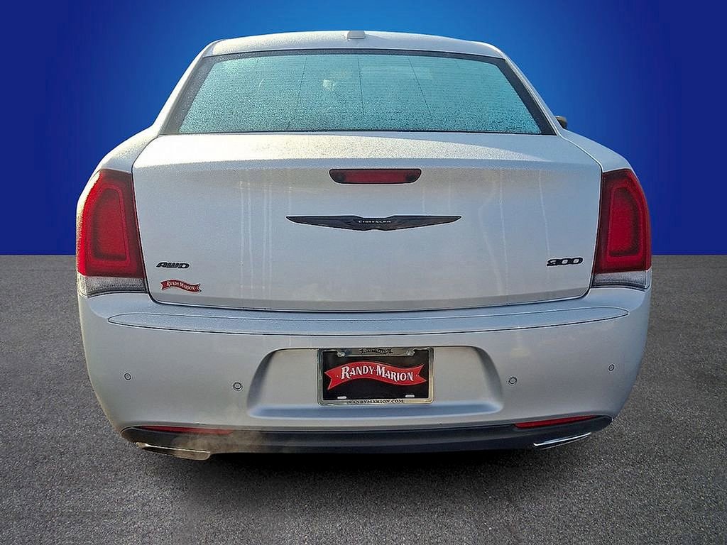 Used 2023 Chrysler 300 Touring L w/ Popular Equipment Group image 5