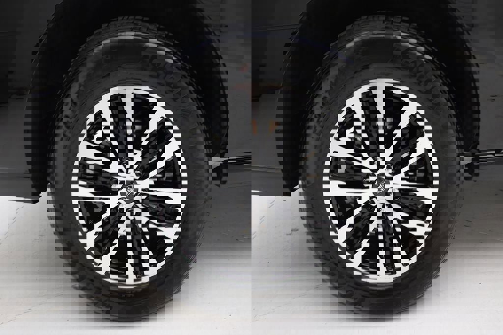 Used 2025 Ford Expedition Platinum image 9