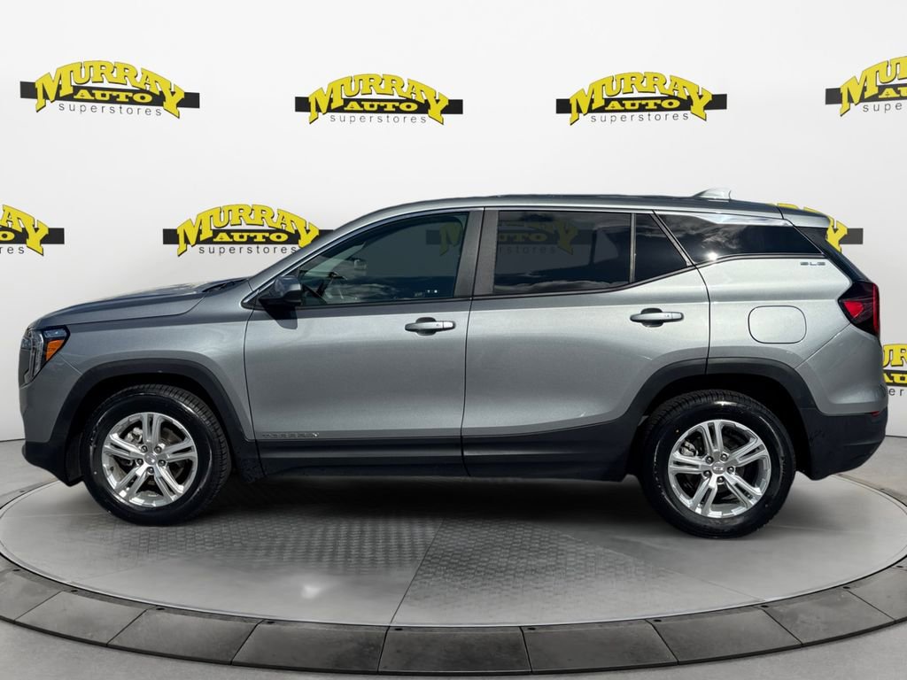 Used 2024 GMC Terrain SLE FWD image 2