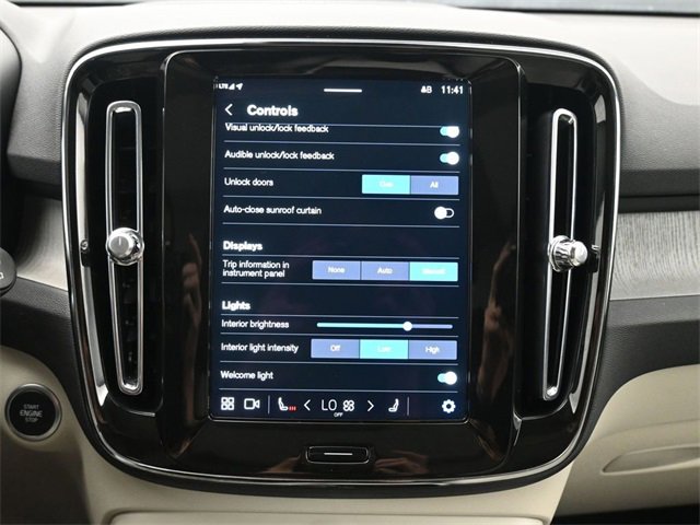 Used 2024 Volvo XC40 B5 Ultimate w/ Protection Package Premier image 17