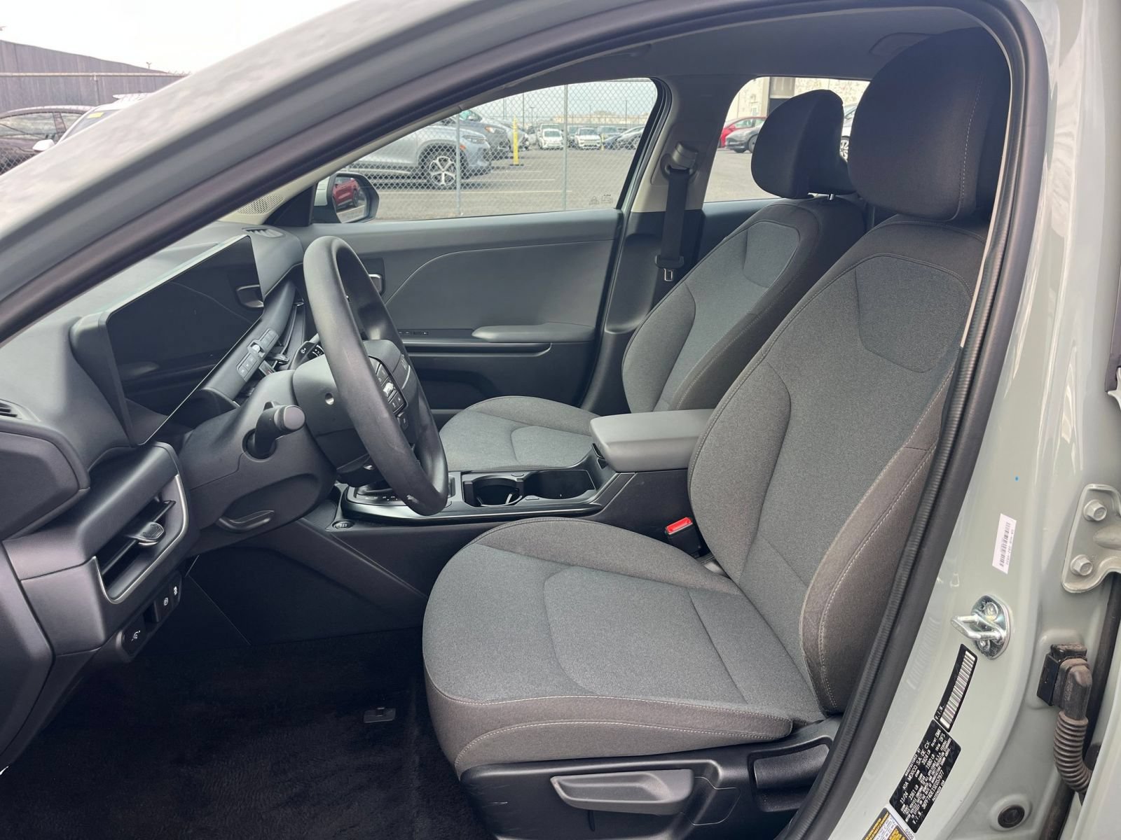 Used 2025 Kia K4 FWD image 35