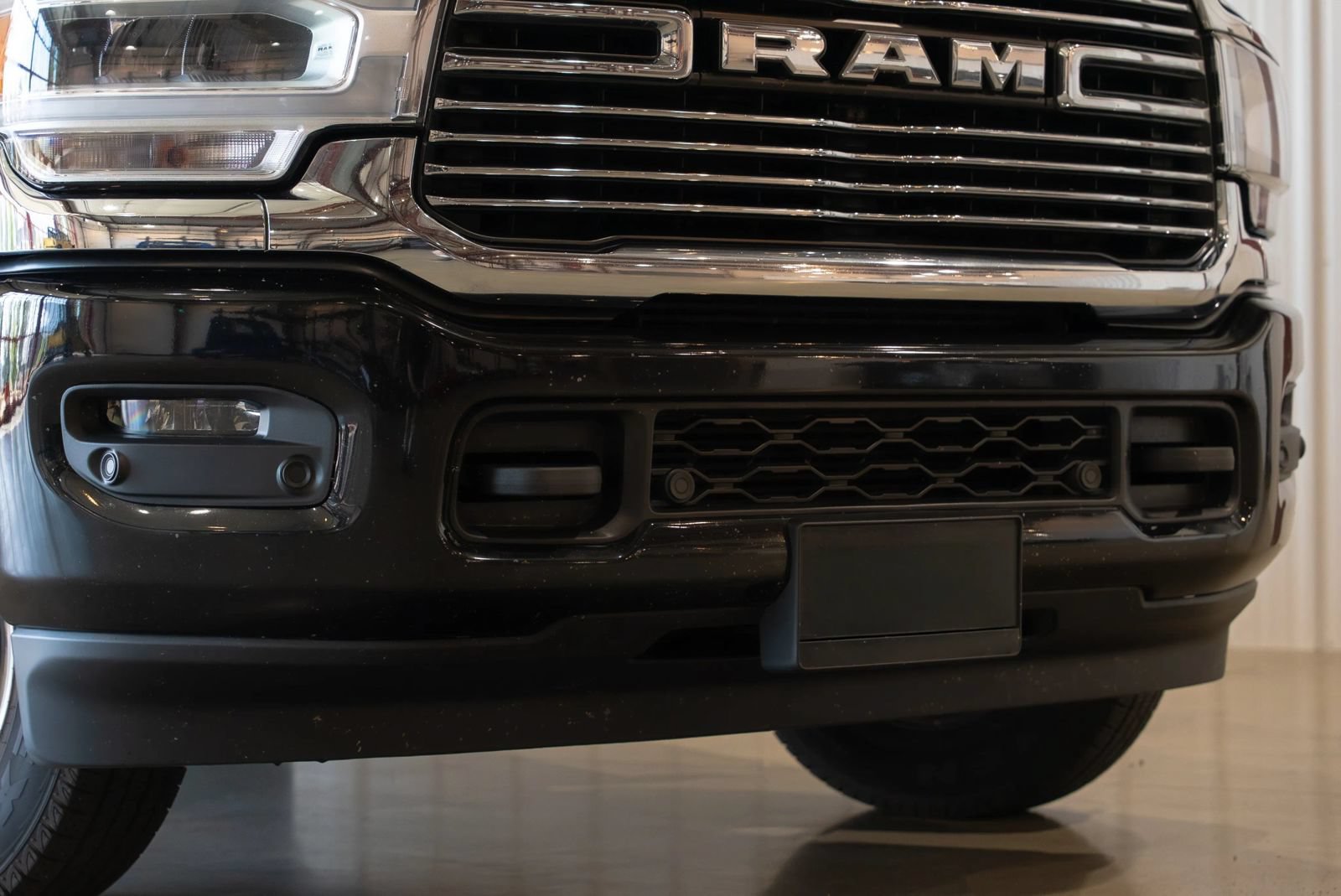 Used 2023 RAM 3500 Laramie AWD/4WD image 6