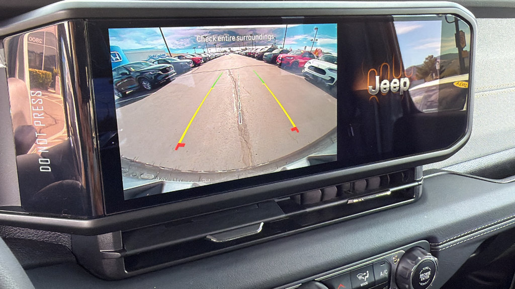 Used 2024 Jeep Wrangler Unlimited Sahara AWD/4WD image 16